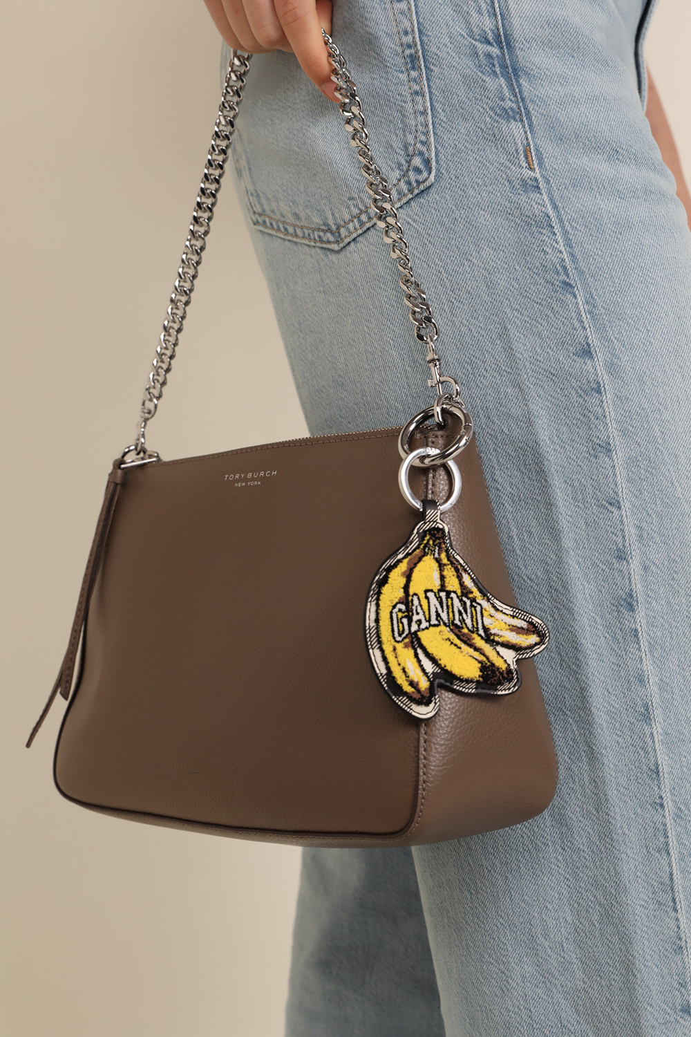 תמונת כל הלוק של מחזיק מפתחות